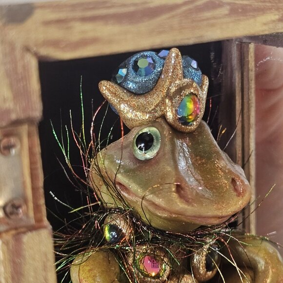 Prince Frog Shadowbox Resin Unique Gift Gold 3D Artisan Made Signed Mardi Gras - Picture 5 of 16